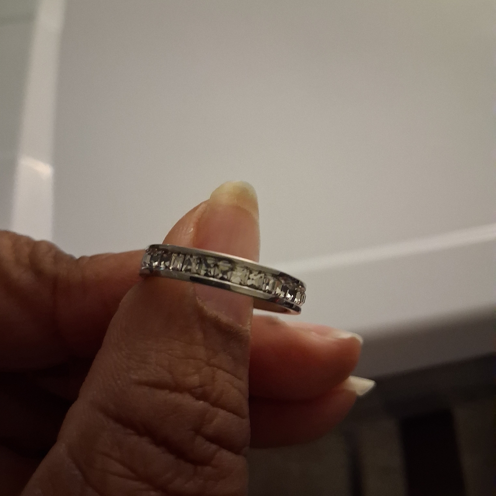 Elegant Silver Tone Eternity Women's Ring